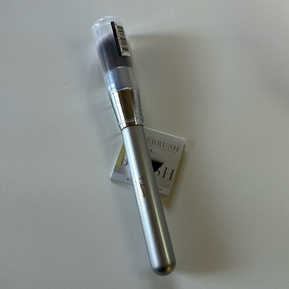 NWT It Cosmetics Blurring Foundation #101 Brush - Picture 2 of 5